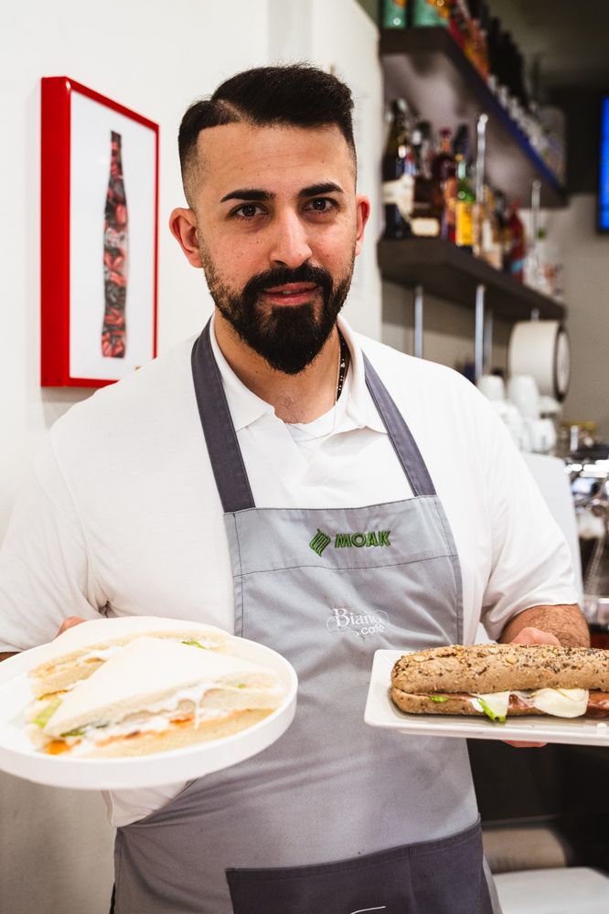 Saverio con tramezzino e panino
